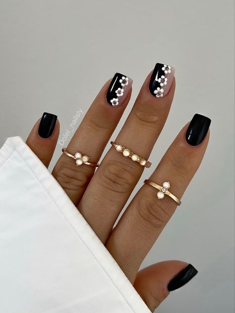 Biab Nail Design Short Nails, Nails 2023 Holiday, Acrylic Nails Ideas Wedding Guest, Square Style Nails, Nail Designs With Hearts Simple, Accent Nail Ideas Ring Finger Art Designs, Builder Gel Nails Design Short Square, Short Almond Nails Birthday, Nail Design Ideas Square