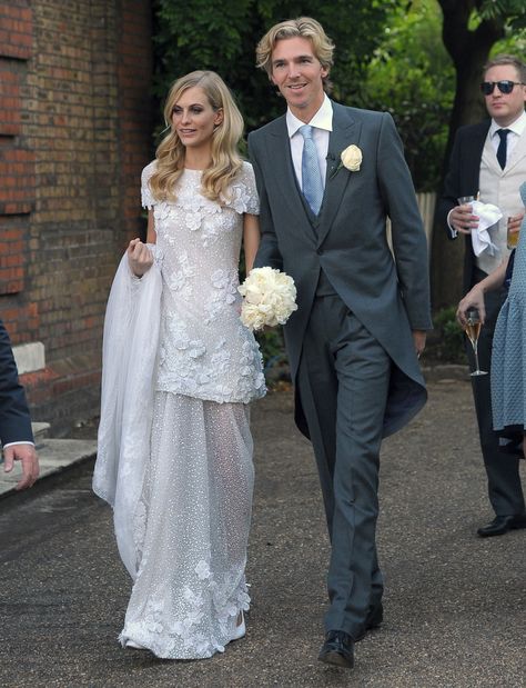 Poppy Delevingne in Chanel . Love this dress Poppy Delevingne Wedding, Kim Kardashian Wedding Dress, Chanel Wedding Dress, Chanel Gown, Chanel Wedding, Poppy Delevigne, Kim Kardashian Wedding, Kardashian Wedding, Celebrity Wedding Dresses