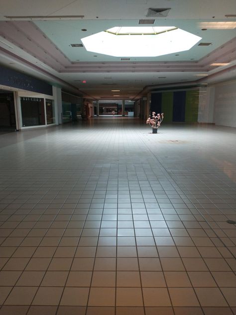 Liminal Aesthetic, Dreams Core Aesthetic, Abandoned Malls, Dead Malls, Dreamcore Aesthetic, Weirdcore Aesthetic, Nostalgic Pictures, Nostalgia Core, Liminal Space