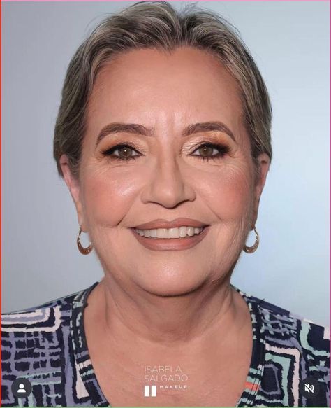 Makeup Señora, Granny Makeup, Makeup Removal Tips, College Makeup, Peeling Facial, Essential Makeup, Makeup For Older Women, Lifting Facial, Dramatic Eye Makeup