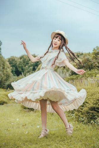 Classic Lolita, Human Poses Reference, Figure Poses, Human Poses, Cool Poses, Pose Reference Photo, Female Poses, Cute Poses, Harajuku Fashion