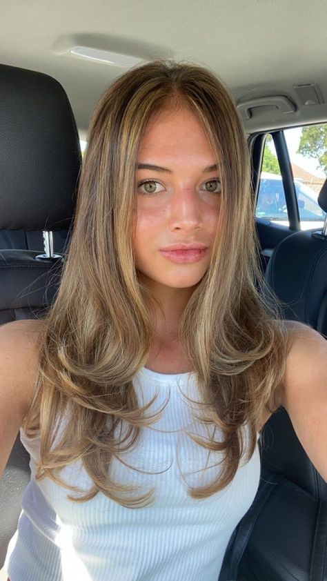 Light Brunette Hair, Honey Blond, Cut Bangs, Rambut Brunette, Honey Brown Hair, Brown Hair Looks, Brown Hair Inspo, Brunette Hair With Highlights, Brown Hair With Blonde Highlights