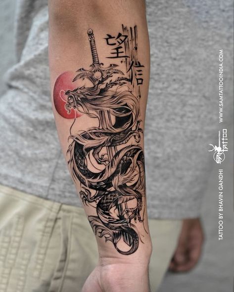 Trashpolka Tattoo, Dragon Tattoo Forearm, Tato Irezumi, Dragon Hand Tattoo, Tattoo Japonais, Tattoos Realism, Dragon Tattoo Arm, Japanese Tattoos For Men, Dragon Tattoo Ideas