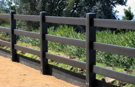 HDPE Fencing need white. http://www.amberwayequine.com/products/hdpe-fencing-2/ Farm Fence Gate, Post And Rail Fence, Wood Picket Fence, Pasture Fencing, Horse Fence, Diy Backyard Fence, Easy Fence, Split Rail Fence, Country Fences