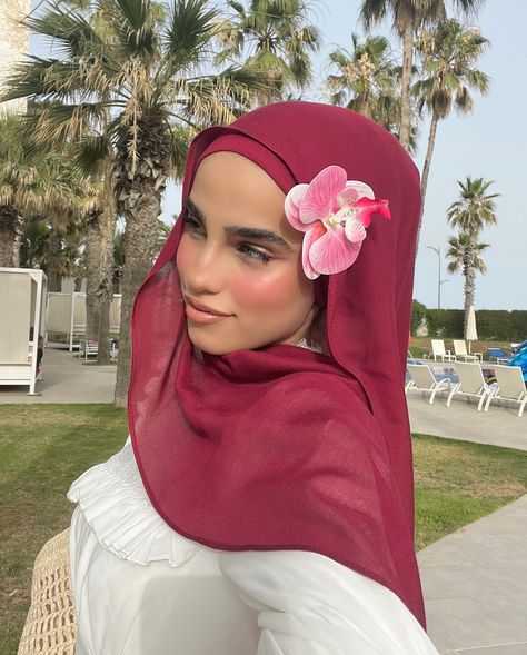 Always looking forward to summers 🌺 Hijab Makeup, Modest Wardrobe, Softgirl Aesthetic, Fashion Vibes, Hijabi Aesthetic, Hijab Styles, Bow Ribbon, Red Bow, Soft Girl