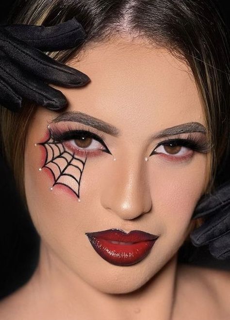 Spider Man Makeup Women Easy, Simple Halloween Face Paint Ideas, Simple Halloween Face Paint, Spiderwoman Makeup, Halloween Simple Makeup, Halloween Trucco, Halloween Makeup Ideas For Women, Crazy Halloween Makeup, Easy Halloween Face Painting