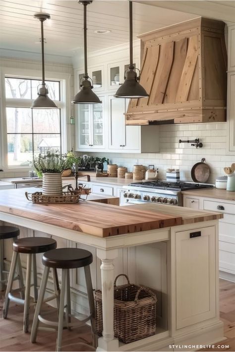 Sleek Farmhouse Kitchen, Modern Southern Kitchen, Modern Farmhouse Kitchen Renovation, Kitchen Roman Shades Ideas, Cozy Modern Farmhouse Kitchen, Barndominium Ideas Interiors Kitchen, Modern Country Style Kitchen, Farmhouse Subway Tile Kitchen, Modern Farmhouse Kitchen Ceiling