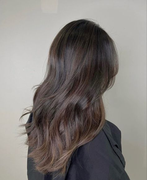 Dark Subtle Balayage, Dark Hair Glaze, Cool Tone Brunette Hair Pale Skin, Cold Brown Balayage, Lived In Brown Hair, Dark Brown Highlighted Hair, Hair Color For Light Brown Eyes, Cold Tone Hair Color, Ashy Chocolate Brown Hair