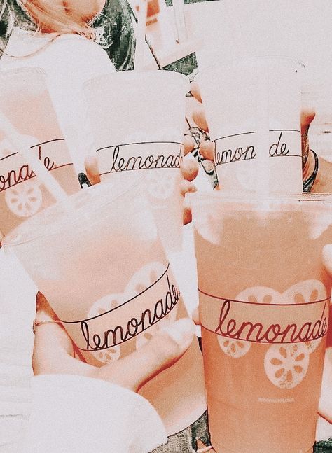 Lemon Drink Aesthetic, Aesthetic Lemonade, Beachy Drinks, Summer Bucket List 2022, Summer Phone Wallpapers, Preppy Food, Vsco Food, Insta Pics Ideas, School Collage