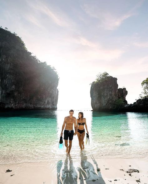 Island Photo Ideas Couple, Thailand Ootd Travel Outfits Couple, Couple Thailand, Couples Traveling, Thailand Couple, Krabi Island, Traveling Couple, Thailand Travel Destinations, Travel Couples