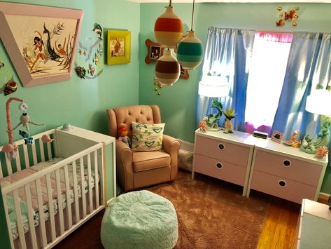 1950s Nursery Room, Bucky Wakanda, Retro Nursery Ideas, Mcm Nursery, Boy Nurseries, Mid Century Baby, Mid Century Modern Nursery, Under The Sea Nursery, Retro Nursery