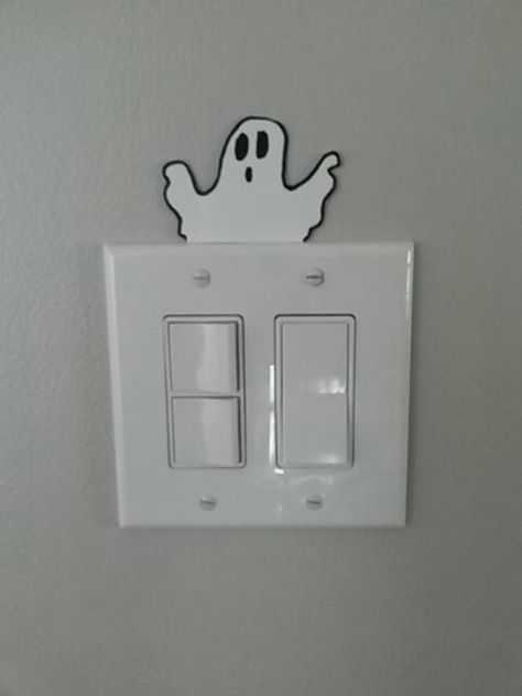 Just draw and cut out ghost shape from construction paper or card stock and tape above light switch! Super cute for Halloween! Halloween Decor Construction Paper, Halloween Decorations Diy For Room, Halloween Decorations Bedroom Diy, Autumn Aesthetic Decor Diy, Halloween Room Decorations Diy, Halloween Decorations Construction Paper, Cute Halloween Room Decor Diy, Halloween Room Diy Decor, Bedroom Door Decor Ideas Diy