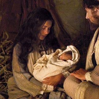 What on Earth are swaddling clothes? Yes they were what Mary wrapped around the newborn baby Jesus but they also have other symbolic meanings to the story of the nativity. Read about it in our newest Daily Feature! (link in bio) A Savior Is Born, Jesus Gif, Lds Christmas, Swaddling Clothes, Isaiah 9 6, Christ Centered Christmas, Primary Ideas, Birth Of Jesus Christ, Prince Of Peace