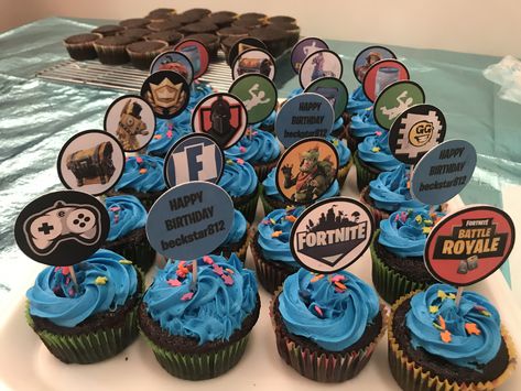 Fortnite cupcakes Fortnite Cupcakes Ideas, Fortnite Cupcake Cake, Fortnite Cupcake Toppers, Fortnite Cake Buttercream, Fortnite Two Tier Cake, Star Wars Cupcakes, Small Cupcakes, 8th Birthday, Party Inspiration