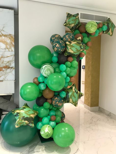 Camouflage Balloon Garland, Army Balloon Arch, Camo Balloon Arch, Camo Balloons, Camo Birthday Decorations, Halo Birthday Parties, Army Party Decorations, Camouflage Birthday Party, Army Themed Birthday