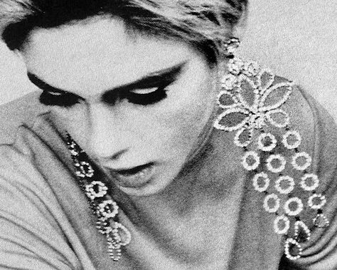 Edie Sedgwick wearing a beautiful pair of Kenneth Jay Lane 7" long rhinestone chandelier earrings with short, two-toned, bleached blonde hair with dark roots, and wearing a bright pink Rudi Gernreich gown. Life Magazine, 1965. Kenneth J Lane Costume Jewelry Sixties 1960s 60s Fashion Art Film Andy Warhol Vogue Factory Superstar KJL Makeup Lashes Long Eye Lashes Edi Eddy Edy Sedwick Sedgewick #EdieSedgwick #AndyWarhol #KennthJayLane #KennthJLane #KJL #CostumeJewelry Edie Sedgwick Earrings, Eddie Sedgwick, Bleached Blonde Hair, Female Trouble, 60’s Aesthetic, Christa Päffgen, Rudi Gernreich, Bleached Blonde, Hair With Dark Roots