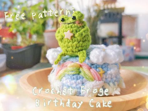 Froggy Chair, Crochet Cake, Gifts To Make, Crochet Keychain Pattern, Crochet Design Pattern, Kawaii Crochet, Custom Crochet, Make Her Smile, Fun Crochet Projects