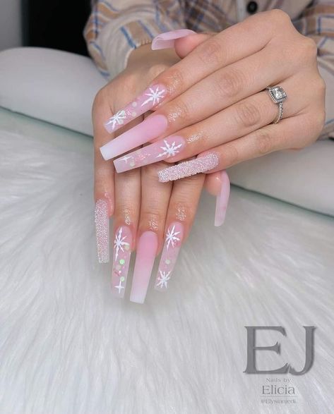 Winter Nails Acrylic Coffin Long Pink, Christmas Birthday Nails Acrylic, Snowflake Pink Nails, Christmas Acrylic Nails Holiday Long, Pink Winter Nails Square, Christmas Long Nails Acrylic, Pink Christmas Nails 2022, Nails Acrylic For Christmas, Pink Christmas Nails Coffin