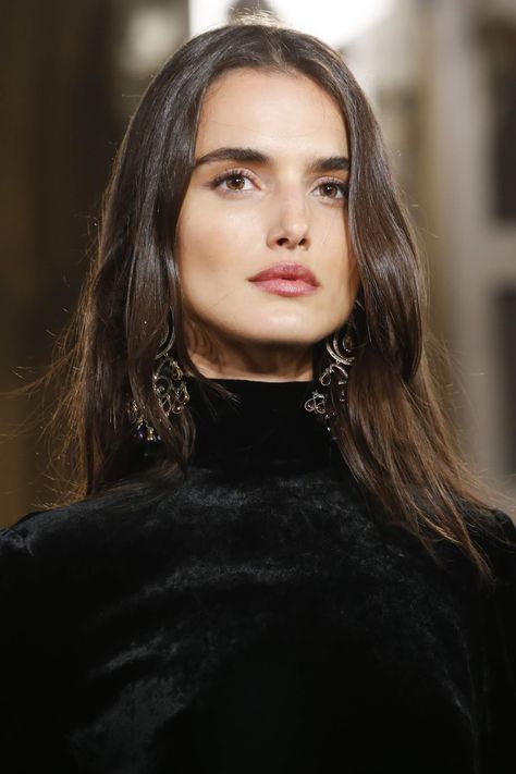 Blanca Padilla Runway, Bianca Padilla, Royal Ethereal, Shades Of Brunette, Black Elegance, Ralph Lauren Fall, Izabel Goulart, Long Brown Hair, French Girl