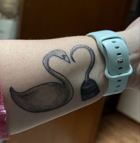 Ouat Tattoos, Captain Hook Tattoo, Once Upon A Time Tattoo, Tattoo Swan, Hook Tattoos, Swan Tattoo, Swan Logo, Awesome Tattoos, Killian Jones