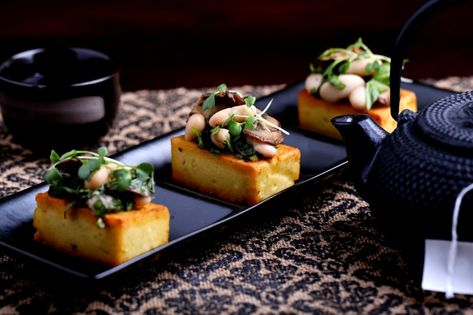 Panisse Bruschetta Chickpea Cakes, Bruschetta Recipe, Gourmet Vegan, Chickpea Flour, Appetizer Dips, Holiday Dinner, International Recipes, Recipe Using, Gluten Free Recipes