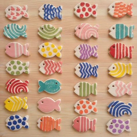 Clay Fish, Clay Magnets, Cerámica Ideas, Clay Diy Projects, Clay Crafts Air Dry, Pottery Crafts, Clay Ornaments, Clay Art Projects, Cute Clay