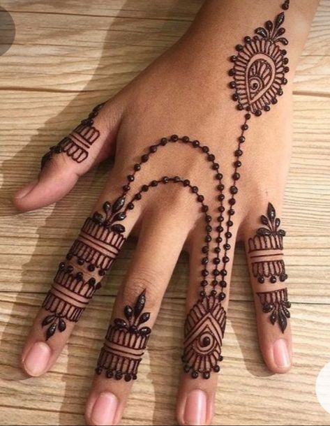 Mehndi For Beginners, Mehndi Designs Finger, Mehndi Tutorial, Henna Hand Designs, Finger Mehendi Designs, Traditional Mehndi, Beautiful Simple Mehndi Design, Henne Tattoo, Pakistani Mehndi