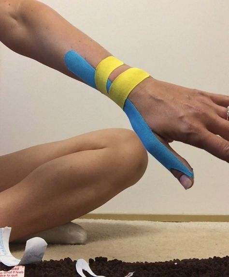 Thumb tendonitis - I like this anchor application around the thumb Wrist Pain Relief, K Tape, Kinesio Taping, Kinesiology Taping, Fit Mama, Hand Therapy, Joints Pain Relief, Carpal Tunnel, Body Pain