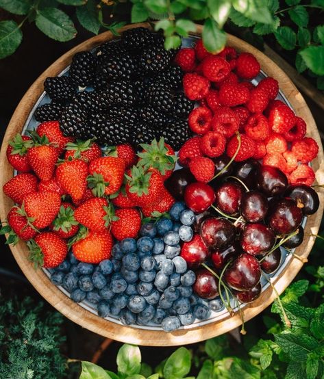 Fresh Fruit Aesthetic, Aesthetic Berries, Summer Bowls, Fruits Aesthetic, Harvest Vegetables, Fruit Aesthetic, Fairy Food, Cottagecore Country, Vegan Rice