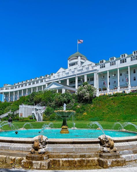 Step back in time on Mackinac Island, where horses outnumber cars and Victorian charm reigns supreme! 🐴🚲 Motorized vehicles were banned here in 1898, making it a fun getaway from the modern world. With 600 horses calling the island home during peak season, you'll hear the clip-clop of hooves instead of car engines. From the iconic Grand Hotel to colorful gingerbread cottages, Mackinac Island offers a glimpse into the past. It's the perfect place to unplug, explore by bike or carriage, and i... The Grand Hotel Mackinac Island, Grand Hotel Mackinac Island, Mackinac Island, Island Home, Back In Time, Grand Hotel, Car Engine, Perfect Place, Michigan