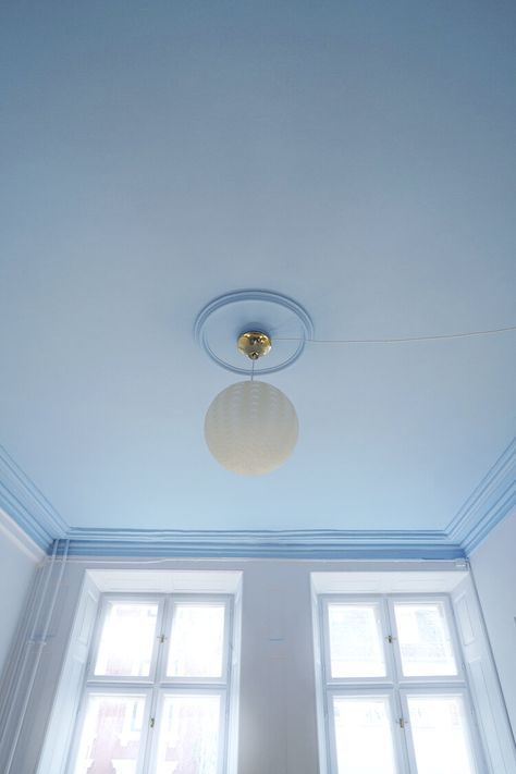 Light Blue Ceiling Bedroom, Celine Hallas, Light Blue Ceiling, Light Blue Room, Light Blue Rooms, Color Ceiling, Ceiling Color, Blue Ceiling, Light Blue Walls