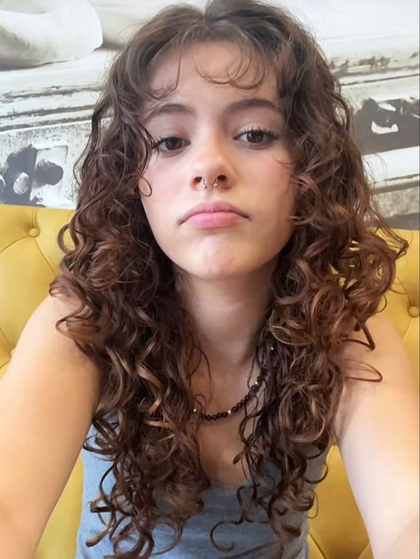 Curly Hair With Wispy Bangs, 2024 Haircut, Curly Hair Girl, Curly Cut, Natural Curly Hair Cuts, Haircut Inspo, Layered Curly Hair, Curly Hair Photos, Curly Haircuts