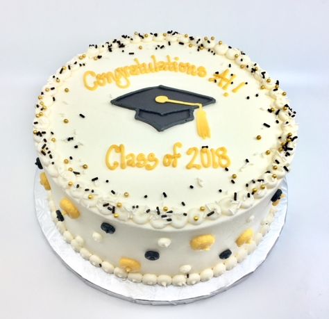 Minimal Graduation Cake, Sheet Cake For Graduation, Small Graduation Cake Ideas, Grad Cakes Simple, Grad Cake Ideas Simple, Homemade Graduation Cake, Graduation Simple Cake, Class Of 2024 Cake Ideas, Easy Graduation Cake Ideas