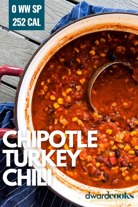 I love making a good, hearty chili. Not only does this easy turkey chili recipe freeze amazingly, but this hearty chipotle turkey chili is a filling and delicious dish that keeps you satisfied. If you need a go-to easy and healthy turkey chili recipe, this is for you. Not only is this a healthy and Weight Watchers friendly chili recipe, but it tastes amazing and the smoky spicy flavors make it an excellent game day chili your whole family will love. Ww Chili Recipe 0 Point, Dump Chili Recipe, Weight Watchers Turkey Chili, Easy Turkey Chili Recipe, Healthy Turkey Chili Recipe, Game Day Chili, Turkey Chili Recipe Easy, Weight Watchers Chili, Healthy Turkey Chili