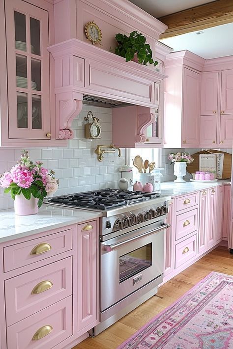 Art Deco Kitchen Ideas, Eccentric Kitchen, Pink Kitchen Designs, Retro Pink Kitchens, Mediterranean Kitchen Design, Kitchen Cabinet Color Ideas, Art Deco Kitchen, Pastel Kitchen, Casa Country