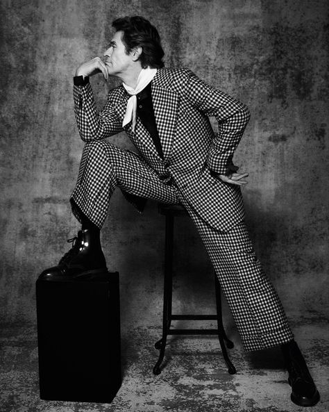 the gentleman’s magazine Funny Poses, Willem Dafoe, Grad Photos, Body Poses, Art Poses, How To Pose, Strike A Pose, Model Photography, Pose Reference