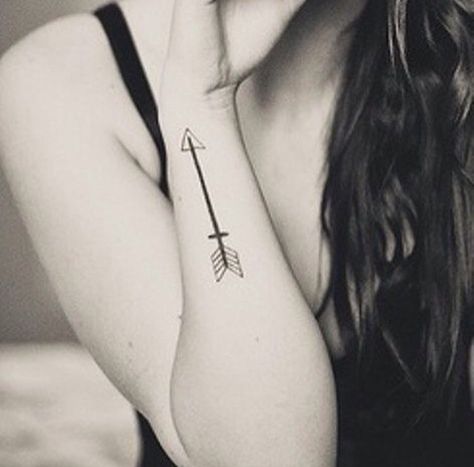 Love he placement Side Forearm Tattoos For Women, Symbols Tattoos, Meaning Of Arrow Tattoo, Arrow Tattoos For Women, Tattoo Arrow, Ink Therapy, Chic Tattoo, Small Forearm Tattoos, Tattoo Trend