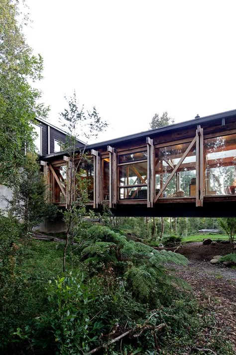 Architecture Antique, Bridge House, Eco House, Zaha Hadid, Container Homes, Sustainable Architecture, House In The Woods, Container House, Building Design