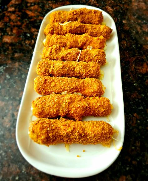 Carnivore Mozzarella Sticks, Carnivore Air Fryer Recipes, Frozen Mozzarella Sticks, Carnivore Meals, Recipe Air Fryer, Zero Carb Foods, Carnivore Diet, Mozzarella Sticks, Gooey Cheese