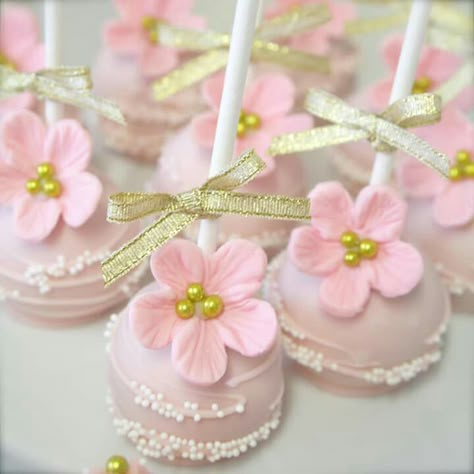 Cake pops Gift Desserts, Loly Pop, Elegant Cake Pops, Flower Cake Pops, Flowers Birthday Party, Pink Dessert Tables, Wedding Cake Favors, Cake Pucks, Cake Portfolio