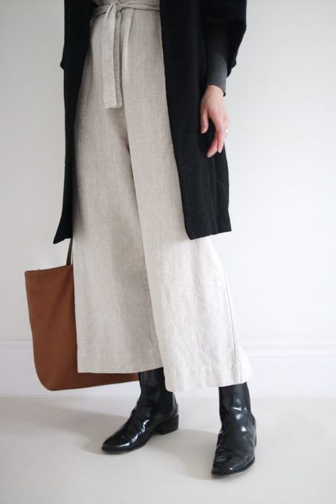 HOW TO WEAR LINEN IN THE WINTER Linen Pants Outfit Winter, Grey Linen Pants Outfit, Linen In Winter, Aw Style, Kim Style, Linen Pants Outfit, Winter Pants Outfit, Kim Chi, Fashion Sketches Dresses