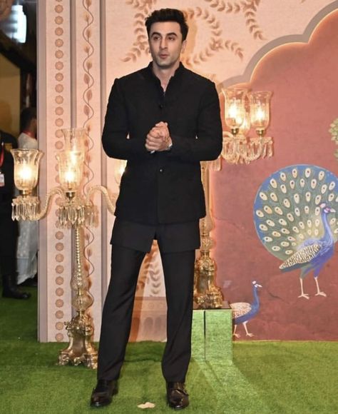 Ranbir Kapoor Jodhpuri Suit, Ranbir Kapoor Wedding Outfit, Ranbir Kapoor Suit, Ranbir Kapoor Outfits, Ranbir Kapoor Wedding, Engagement Dress For Groom, Ambani Wedding, Indian Wedding Clothes For Men, Green Wedding Suit