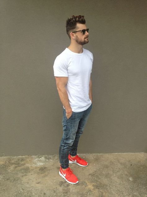 Red Shoes Outfits For Men-18 Ways to Wear Red Shoes for Guys Casual Sunday Outfit, Mens Red Shoes, Red Shoes Outfit, Plain White T Shirt, Red Trainers, Famous Outfits, Outfits Hombre, Ray Ban Aviator, Nike Roshe Run