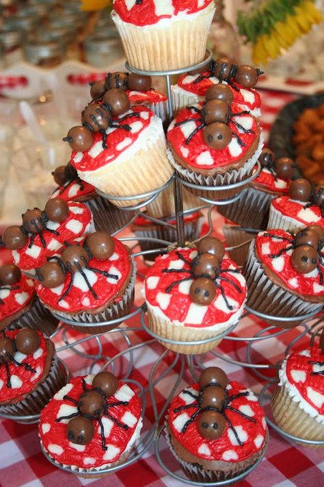 Cupcakes Design, Summer Cupcakes, Ideas Cupcakes, Red And White Checkered, Picnic Birthday Party, Picnic Theme, Cupcakes Ideas, Creative Cupcakes, Picnic Birthday