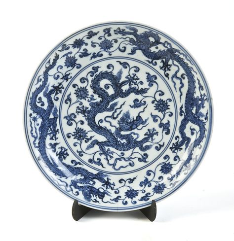 A Ming Dynasty blue and white circular dragon dish, the base with six character mark of Xuande (1426-1435). Ming Dynasty Pottery, Asian Porcelain, Porcelain Dishes, Blue White China, Blue White Porcelain, Chinese Pottery, Chinese Blue, Porcelain Dish, Song Dynasty