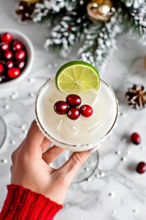 Easy White Christmas Margarita Recipe - Insanely Good Holiday Drink Recipes Christmas, Christmas Party Drink Recipes, Christmas Margarita Recipe, Quick Drink Recipes, White Christmas Margarita, Christmas Margarita, Disney Cocktails, Christmas Cocktails Easy, Easy Margarita Recipe