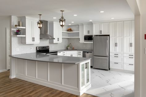 6 Popular Peninsula Kitchen Ideas for Limited Square Footage Kitchen Layout With Peninsula, Peninsula Kitchen Layout, U Shaped Kitchen With Peninsula, Kitchen With Peninsula Layout, Peninsula Kitchen Ideas, Types Of Kitchen Layouts, Peninsula Kitchen Design, G Shaped Kitchen, Kitchen With Peninsula