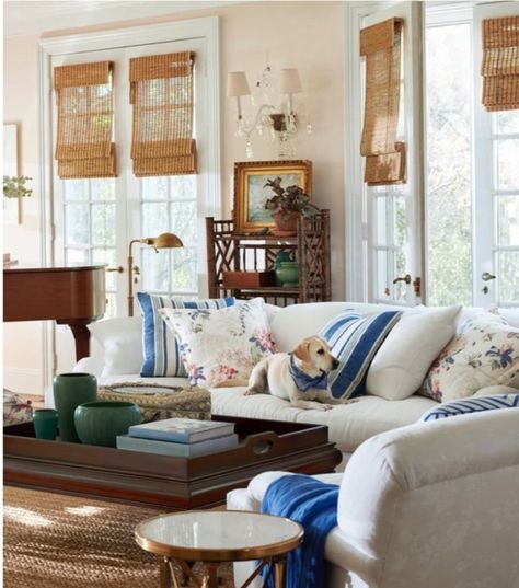 Designer Spotlight: Ralph Lauren — Verandah House Interiors Atl Apartment, Ralph Lauren Interiors, Street Townhouse, Grey House, Brand Creation, Southern Comfort, Collection Design, Family Rooms, Cottage Living