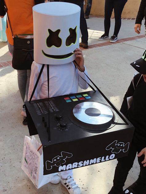 Marshmallow Head Costume, Marshmellow Dj Costume Diy, Marshmallow Costume Kids, Diy Dj Turntable Costume, Marshmallow Halloween Costume, Marshmello Costume, Dj Costume, Marshmallow Costume, Dj Marshmello