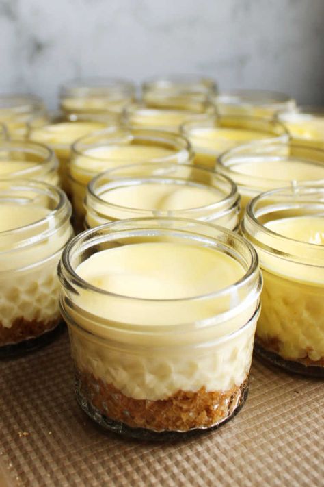 Cheesecake With Condensed Milk, Pies In A Jar, Mason Jar Cheesecake, Mason Jar Desserts Recipes, Condensed Milk Recipes Desserts, Condensed Milk Desserts, Milk Recipes Dessert, Key Lime Pies, Pie In A Jar